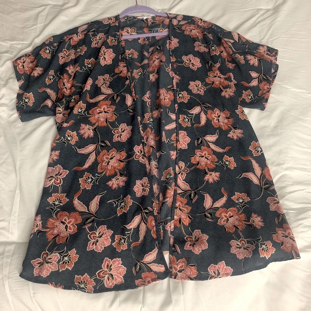 SOLD Floral print kimono